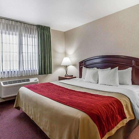 Quality Inn & Suites Fort Madison Near Hwy 61 Εξωτερικό φωτογραφία