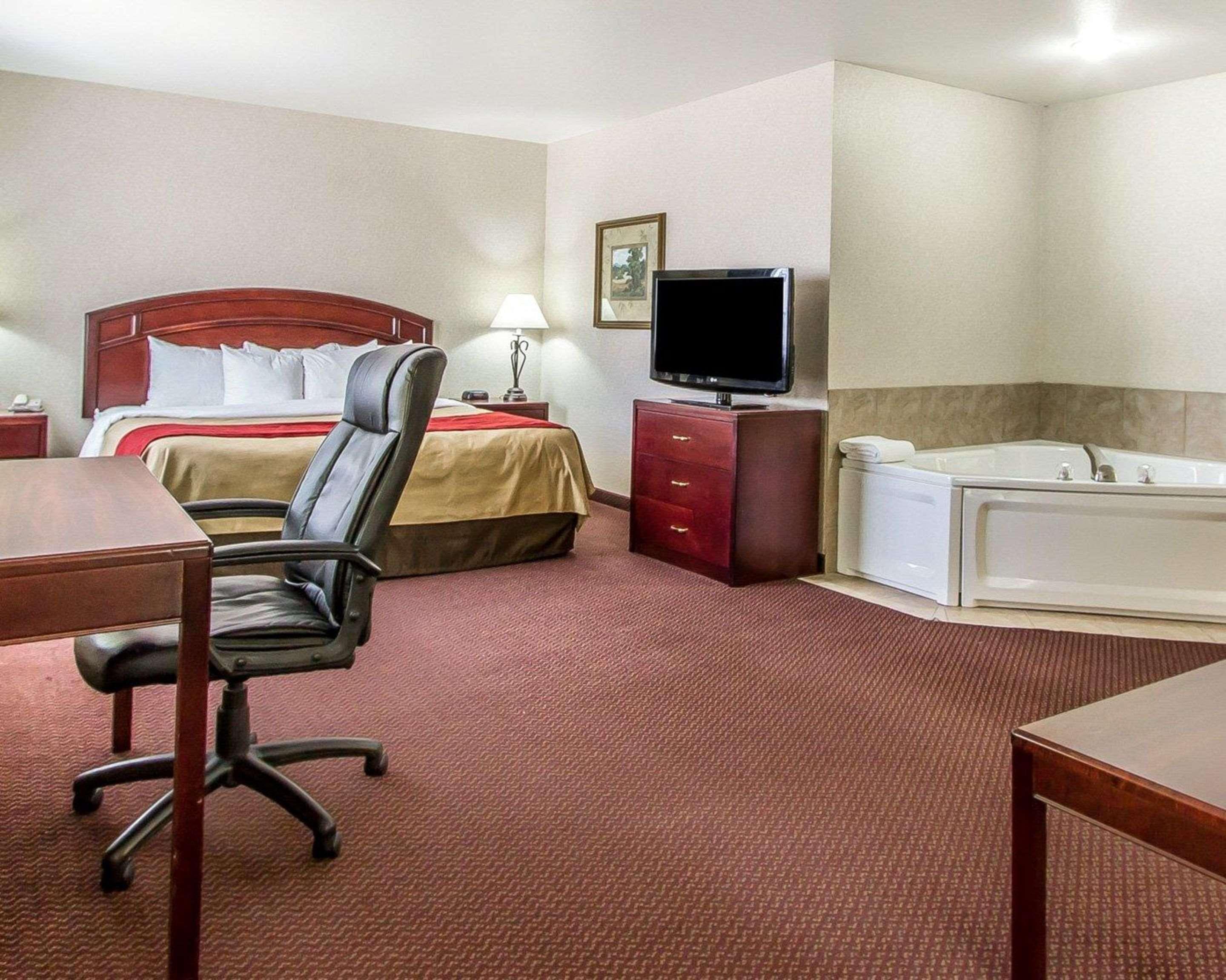 Quality Inn & Suites Fort Madison Near Hwy 61 Εξωτερικό φωτογραφία