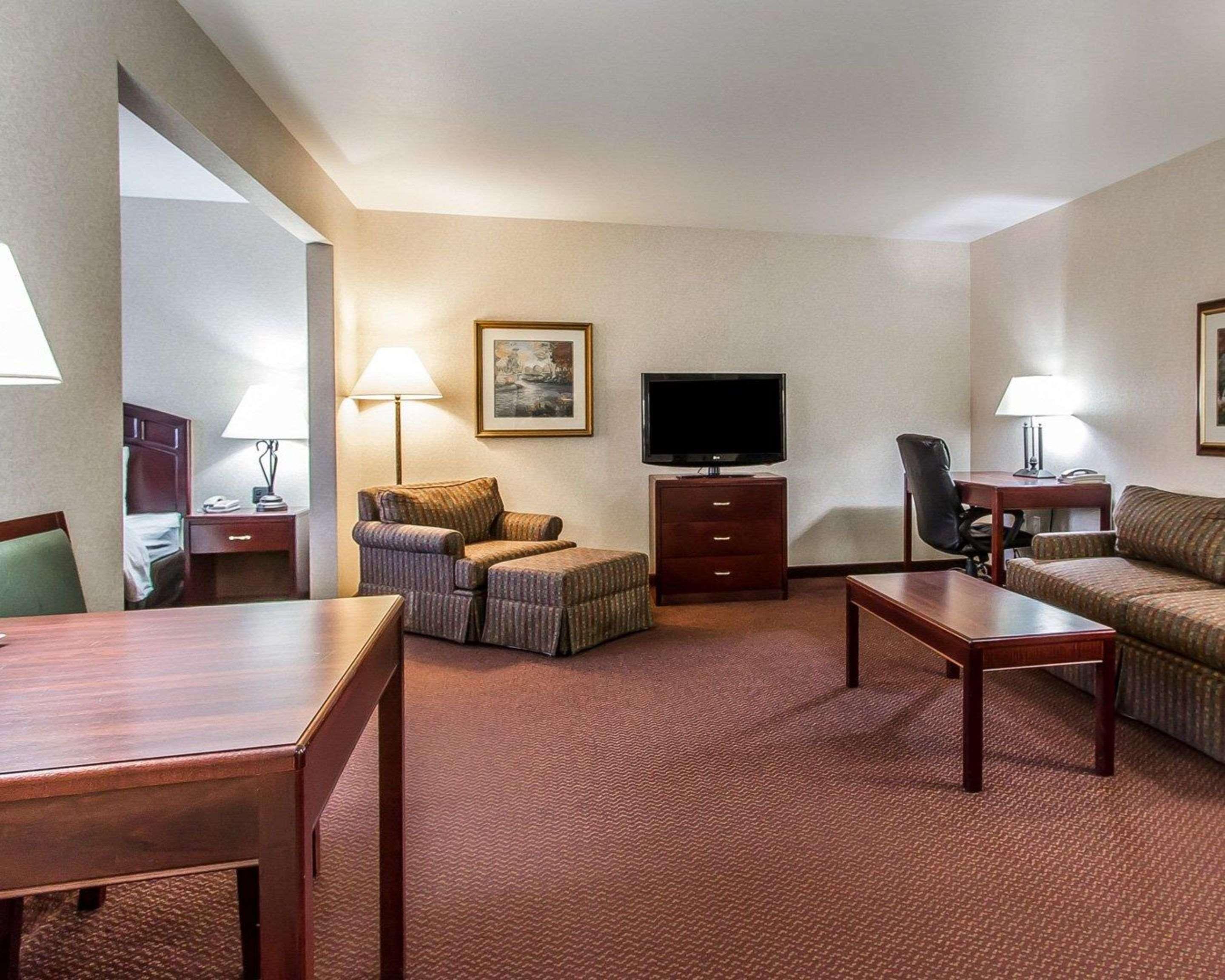 Quality Inn & Suites Fort Madison Near Hwy 61 Εξωτερικό φωτογραφία