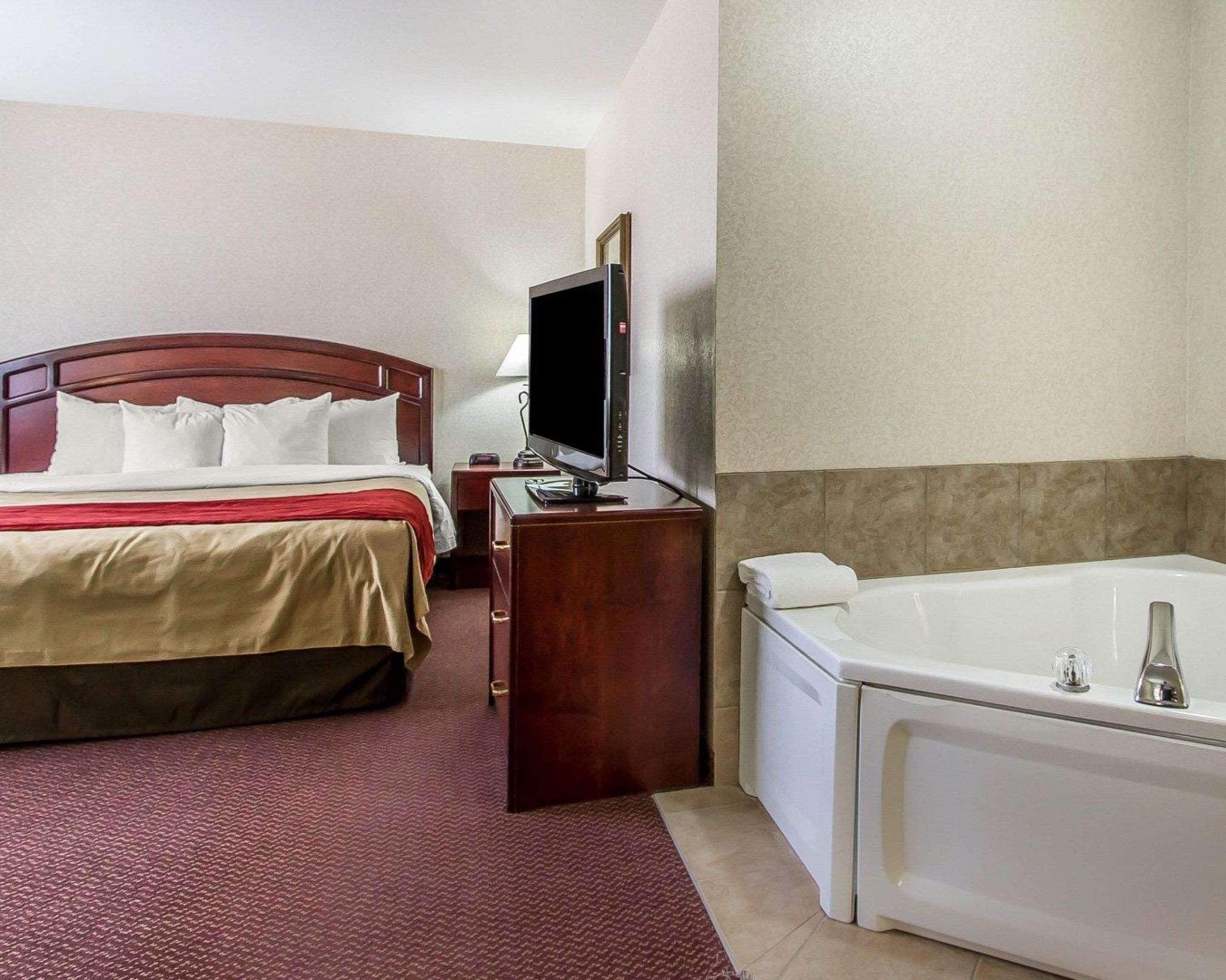 Quality Inn & Suites Fort Madison Near Hwy 61 Εξωτερικό φωτογραφία