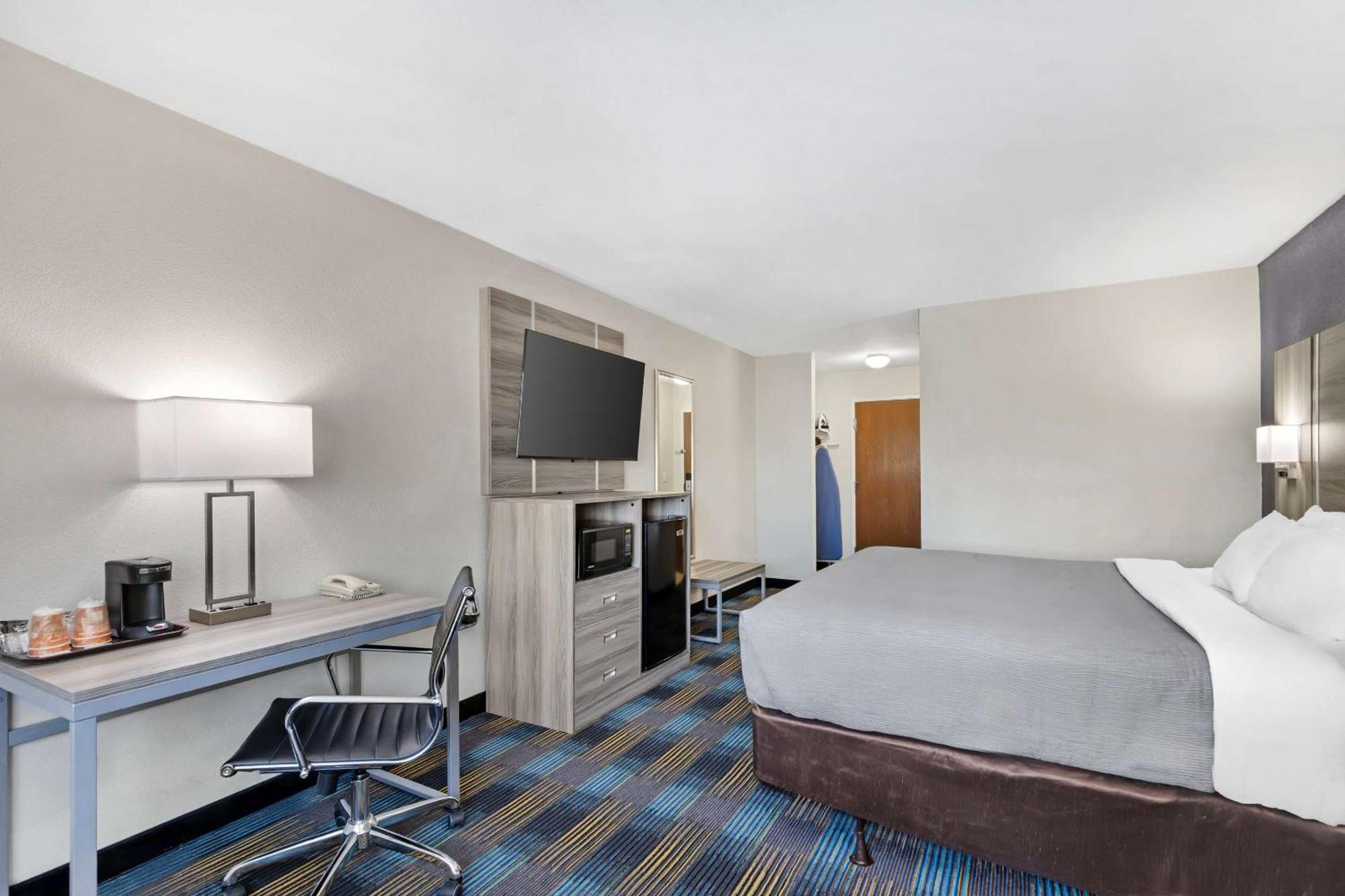 Quality Inn & Suites Fort Madison Near Hwy 61 Εξωτερικό φωτογραφία