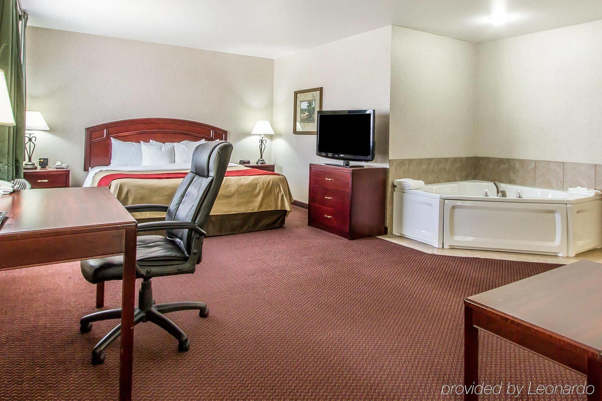 Quality Inn & Suites Fort Madison Near Hwy 61 Εξωτερικό φωτογραφία