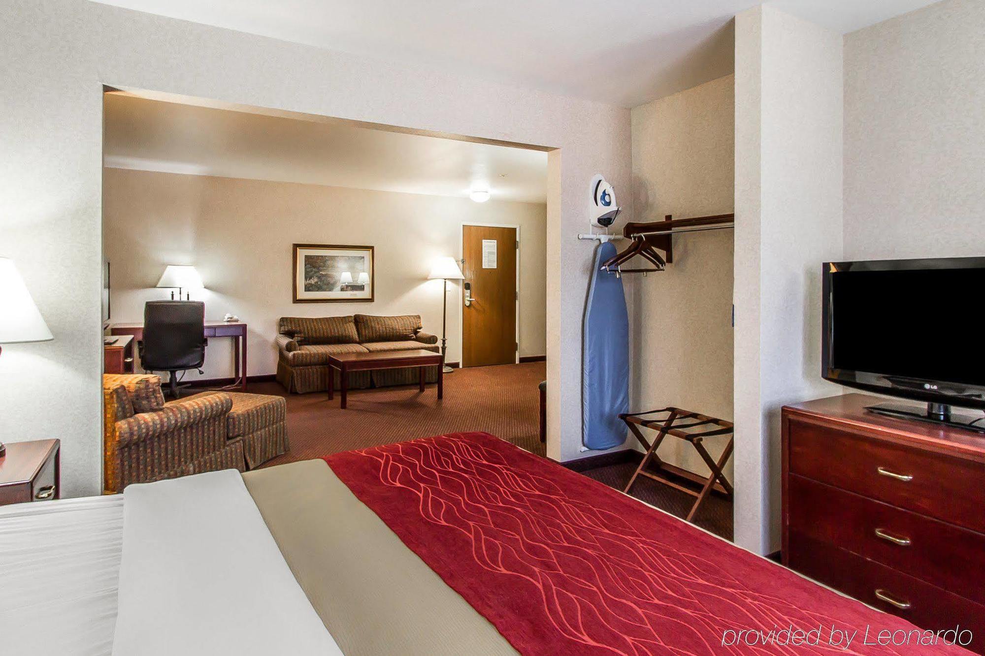 Quality Inn & Suites Fort Madison Near Hwy 61 Εξωτερικό φωτογραφία