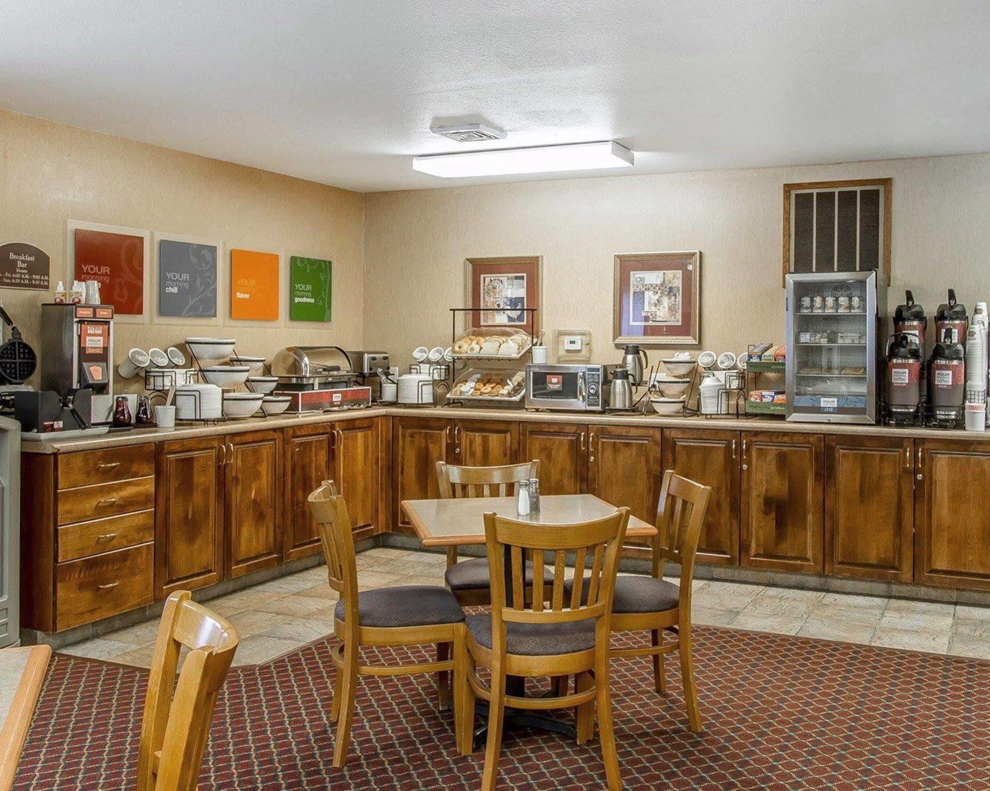 Quality Inn & Suites Fort Madison Near Hwy 61 Εξωτερικό φωτογραφία