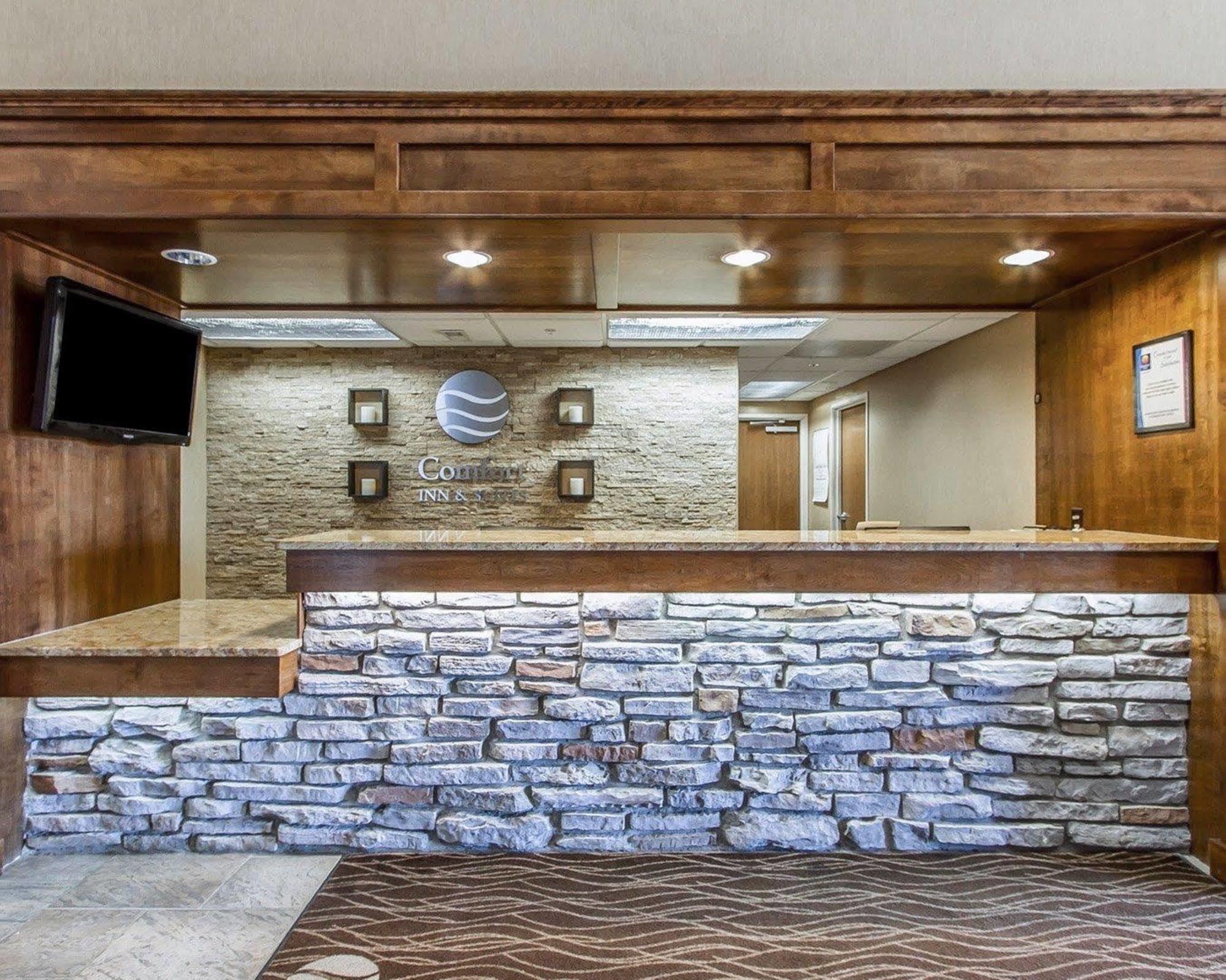 Quality Inn & Suites Fort Madison Near Hwy 61 Εξωτερικό φωτογραφία